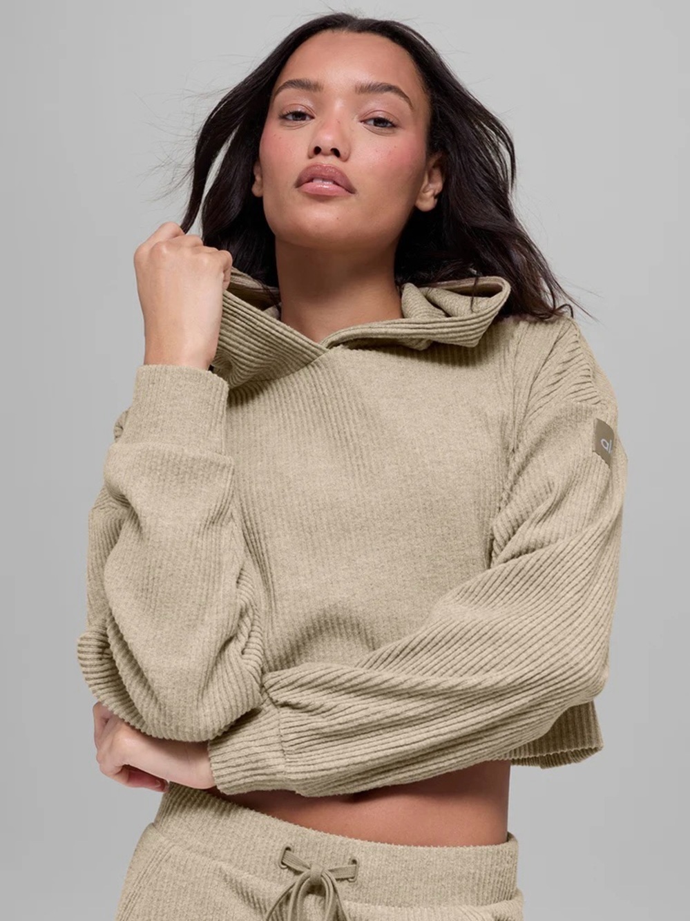 Alo Yoga Muse Hoodie Cropped Hooded Pullover Sweater Ribbed Knit Heather Tan